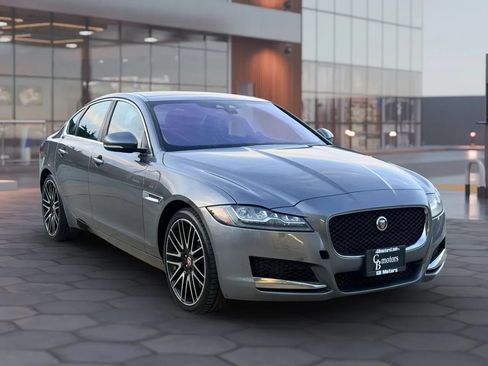 Used 2016 Jaguar XF Prestige AWD/4WD image 3