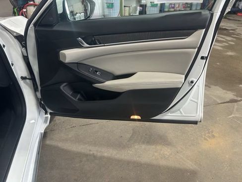 Used 2018 Honda Accord Touring image 24