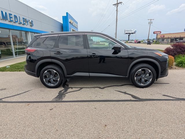 Used 2025 Nissan Rogue SV AWD/4WD image 2