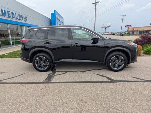 Used 2025 Nissan Rogue SV AWD/4WD image 2