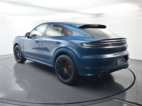 Certified 2025 Porsche Cayenne Coupe AWD/4WD image 3