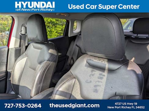 Used 2018 Jeep Compass Latitude FWD image 3