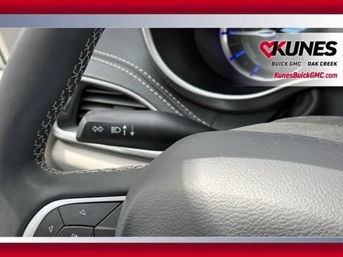Used 2024 Chrysler Pacifica Limited FWD image 47