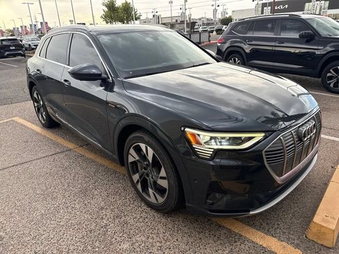 Used 2021 Audi e-tron Prestige w/ Prestige Package AWD/4WD image 3