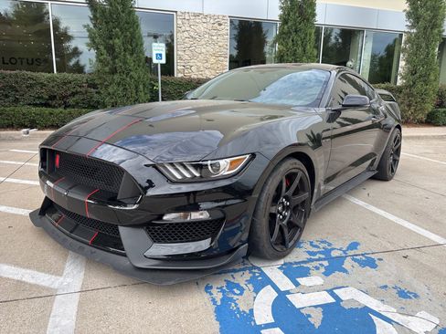 Used 2018 Ford Mustang Shelby GT350R w/ GT350R Equipment Group 920A RWD image 2