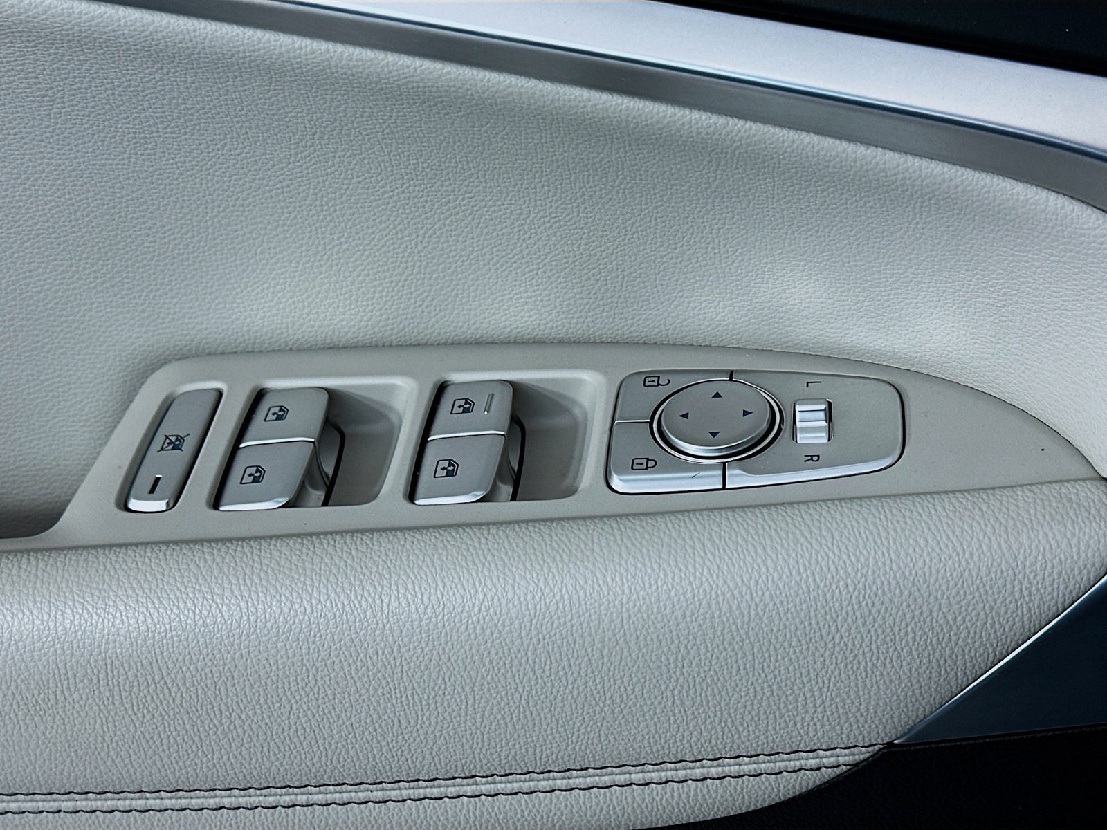 Used 2023 Genesis G70 2.0T RWD image 23