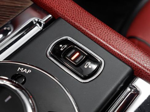 Used 2014 Rolls-Royce Wraith image 65