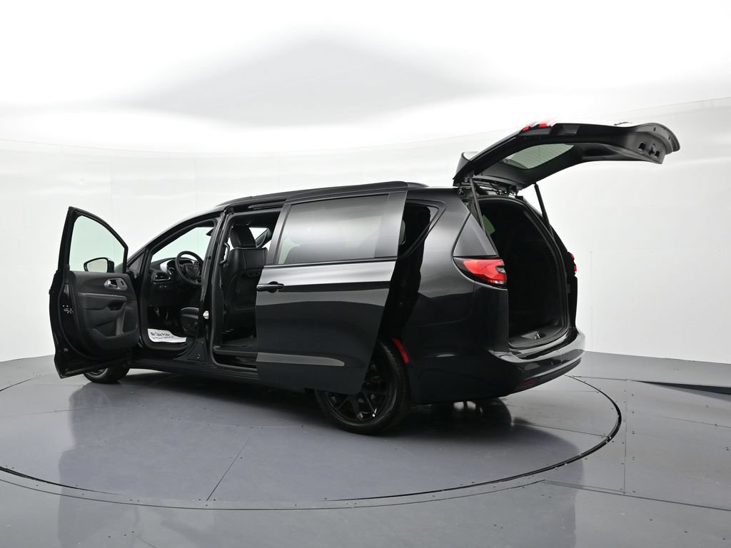 Used 2025 Chrysler Pacifica Limited FWD image 25