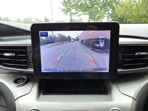 Used 2020 Ford Explorer XLT w/ Equipment Group 202A AWD/4WD image 33