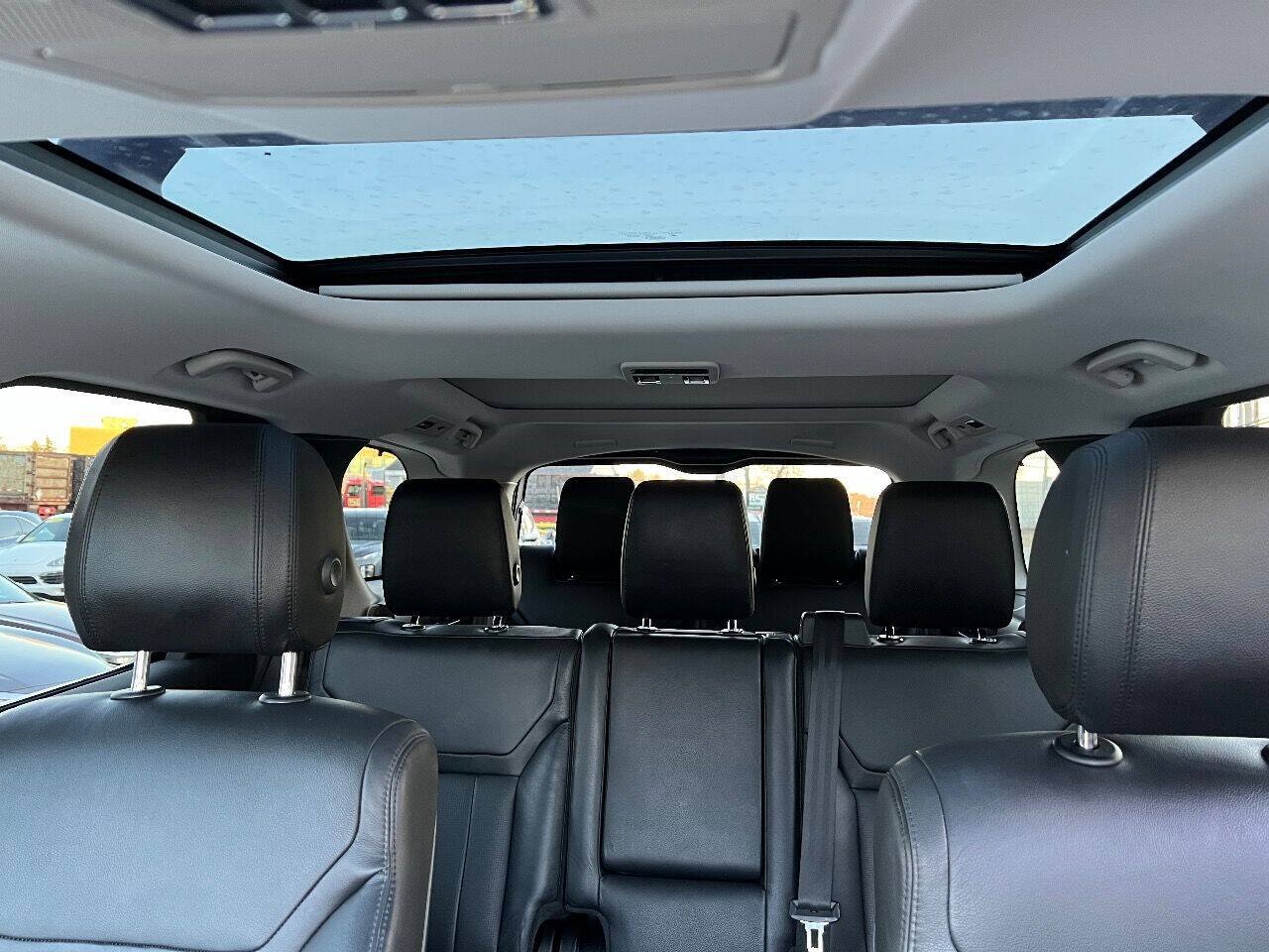 Used 2017 Land Rover Discovery HSE AWD/4WD image 29