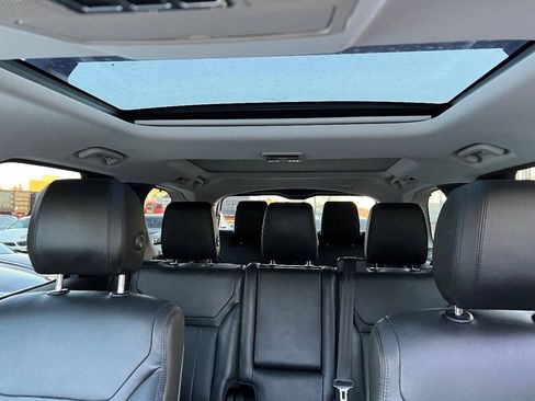 Used 2017 Land Rover Discovery HSE AWD/4WD image 29
