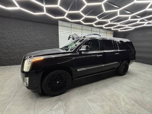 Used 2016 Cadillac Escalade ESV Platinum RWD image 5