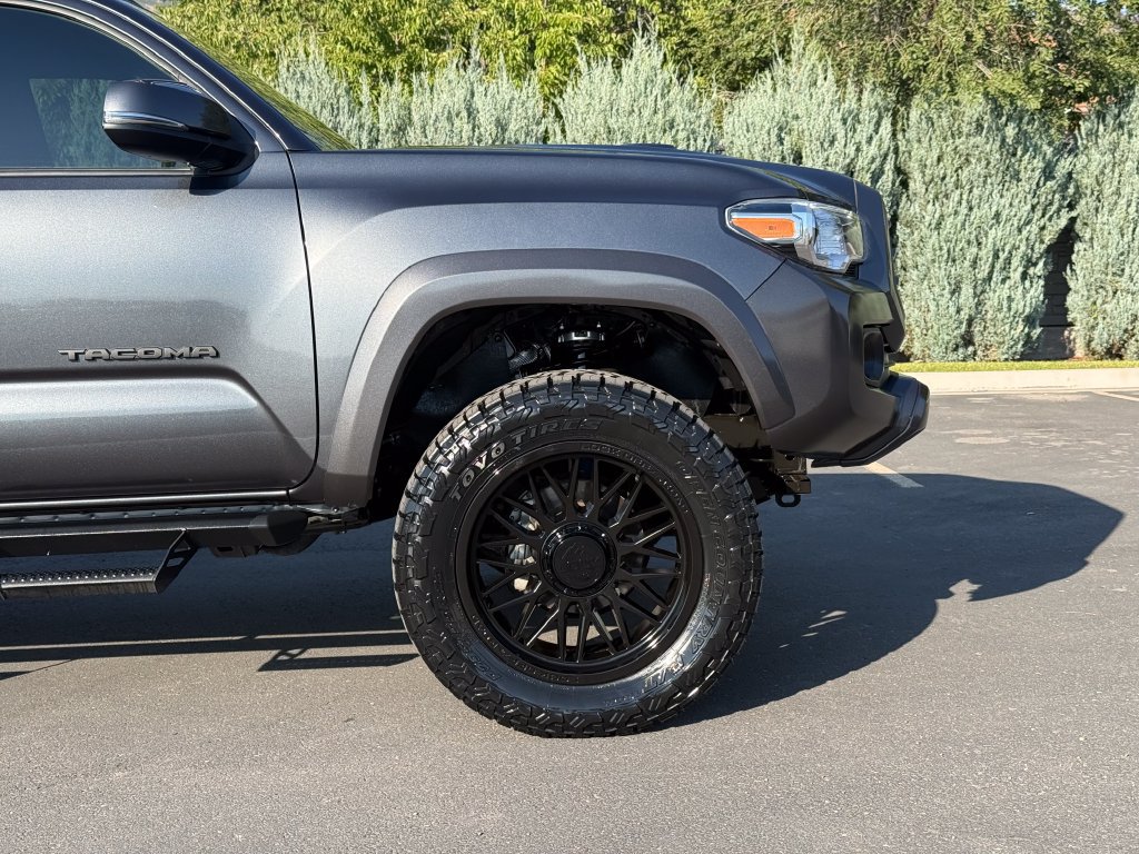 Used 2022 Toyota Tacoma TRD Sport w/ Technology Package AWD/4WD image 6