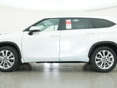 New 2026 Toyota Highlander Limited AWD/4WD image 19