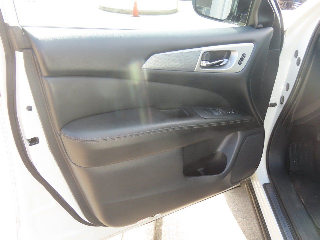 Used 2017 Nissan Pathfinder SL AWD/4WD image 26