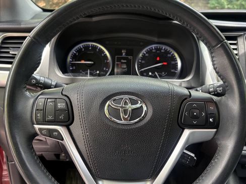 Used 2016 Toyota Highlander XLE FWD image 22