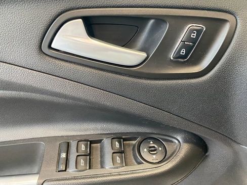 Used 2016 Ford Escape SE w/ Equipment Group 201A image 12