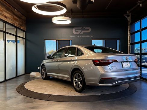 Used 2024 Volkswagen Jetta SE image 5