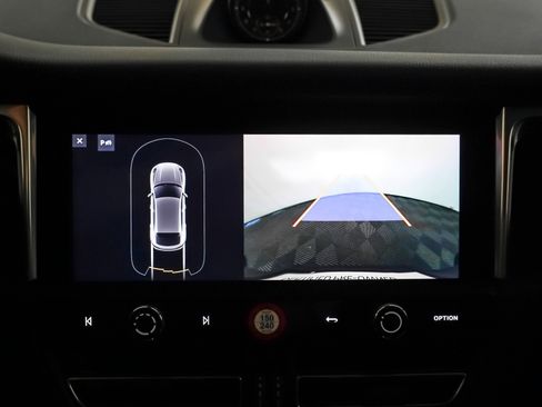 Used 2025 Porsche Macan image 24