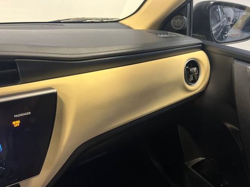 Used 2017 Toyota Corolla LE FWD image 30