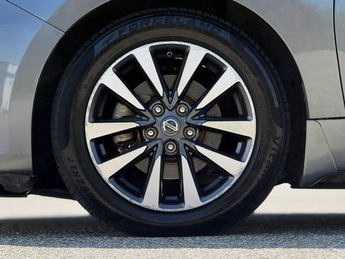 Used 2017 Nissan Altima 2.5 SL w/ Moonroof Package image 30