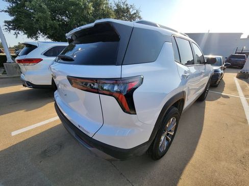 Used 2025 Chevrolet Equinox LT w/ Convenience Package II FWD image 4
