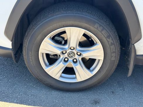 Used 2019 Toyota RAV4 XLE FWD image 14
