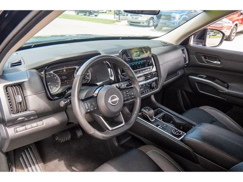 Used 2023 Nissan Pathfinder SL AWD/4WD image 11