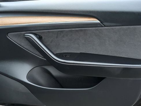 Used 2022 Tesla Model 3 Standard Range image 17