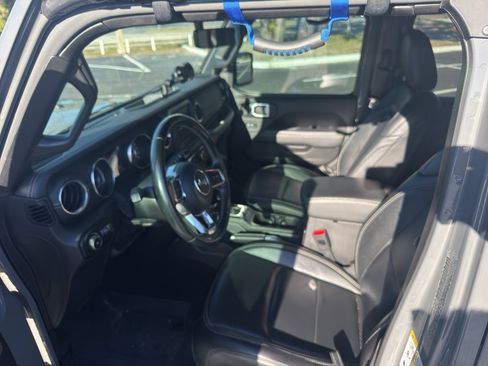 Used 2020 Jeep Wrangler Unlimited Sahara image 15