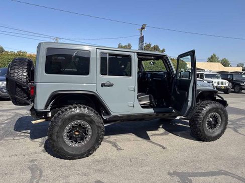 Used 2014 Jeep Wrangler Unlimited Rubicon w/ Connectivity Group AWD/4WD image 10