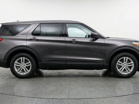 Used 2024 Ford Explorer XLT w/ Equipment Group 202A AWD/4WD image 11