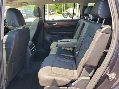Certified 2025 Volkswagen Atlas SE w/ Panoramic Sunroof Package image 12