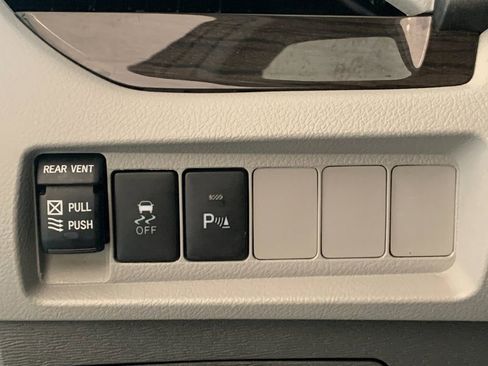 Used 2018 Toyota Sienna XLE Premium image 17