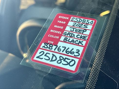 New 2025 Jeep Grand Cherokee L Altitude image 27