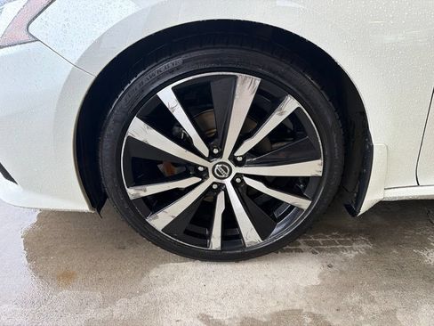 Used 2019 Nissan Altima 2.0 Platinum FWD image 10