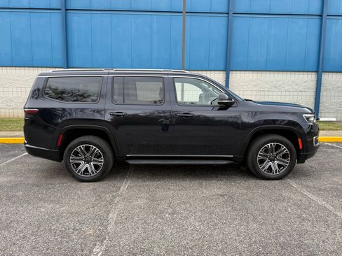 Used 2025 Jeep Wagoneer Series II image 4