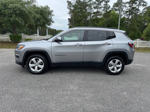 Used 2018 Jeep Compass Latitude AWD/4WD image 3