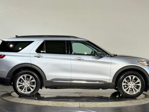 Used 2022 Ford Explorer XLT w/ Equipment Group 202A image 11