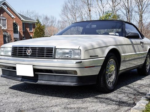 Used 1993 Cadillac Allante FWD image 18