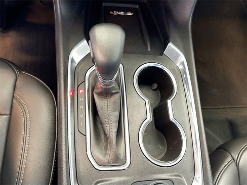 Used 2023 Chevrolet Traverse LT w/ Midnight/Sport Edition image 16