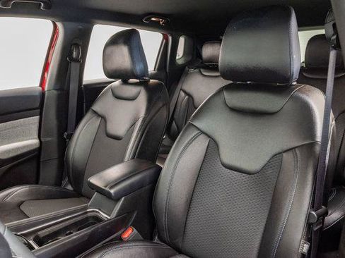 Certified 2025 Jeep Compass Latitude AWD/4WD image 9