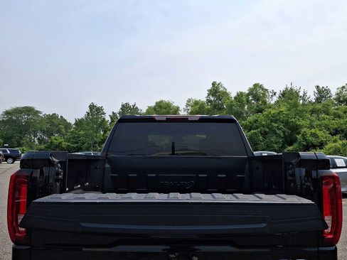 Used 2025 GMC Sierra 1500 SLT AWD/4WD image 28