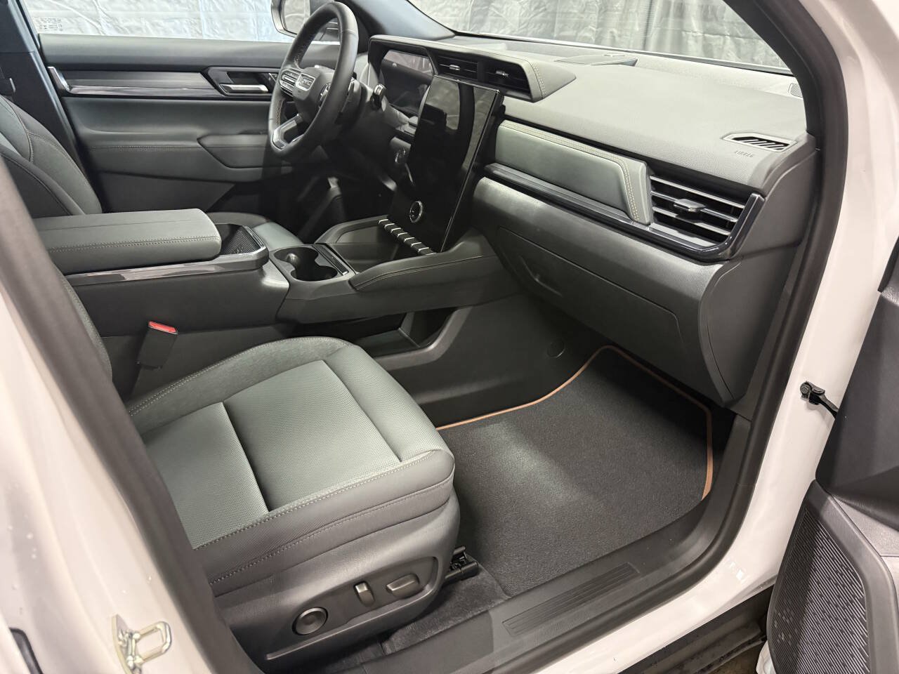 Used 2026 GMC Terrain AT4 w/ Convenience Package III AWD/4WD image 9