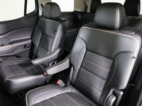 Used 2023 GMC Acadia Denali w/ Denali Technology Package image 11