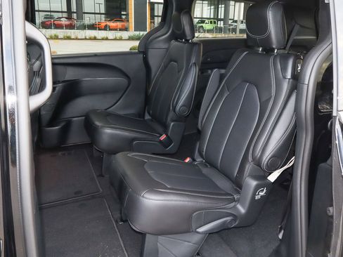 New 2026 Chrysler Pacifica Select image 15