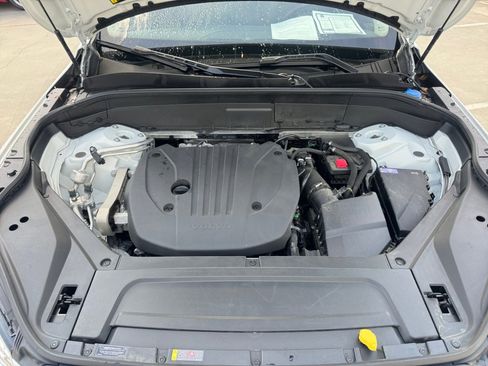 Certified 2025 Volvo XC90 B5 Core AWD/4WD image 16