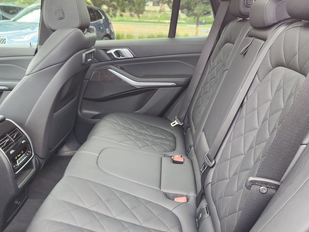 Used 2023 BMW X5 xDrive40i w/ Premium Package AWD/4WD image 10