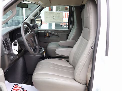 New 2025 GMC Savana 2500 w/ Enhanced Convenience Package image 11
