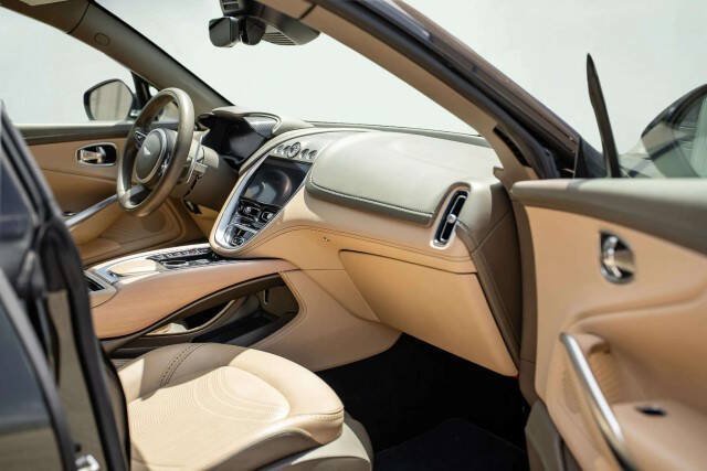 Used 2023 Aston Martin DBX AWD/4WD image 9
